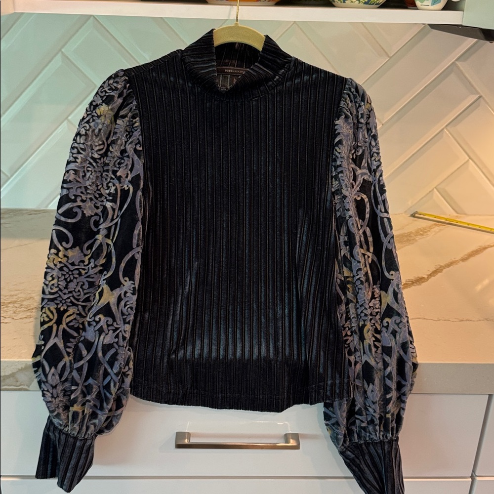 BCBGMaxAzria Navy Blue Velvet Striped Garment with stretch in the body💖💖💖